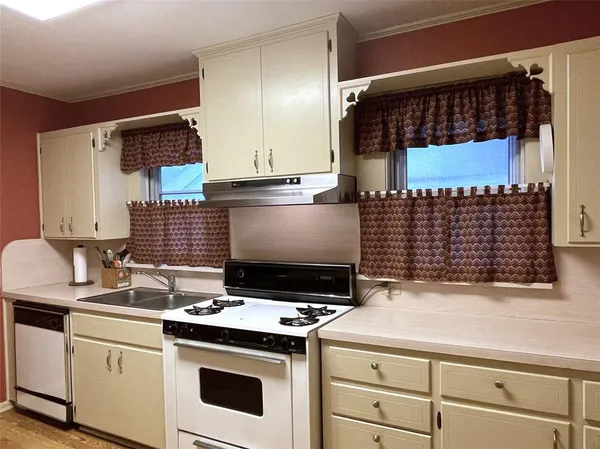 $162,860 | 421 South 8th Avenue, Teague, TX 75860