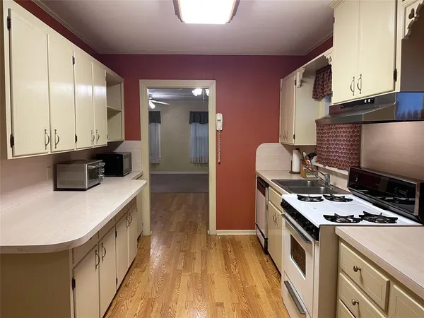 $162,860 | 421 South 8th Avenue, Teague, TX 75860