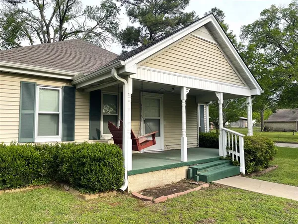 $162,860 | 421 South 8th Avenue, Teague, TX 75860