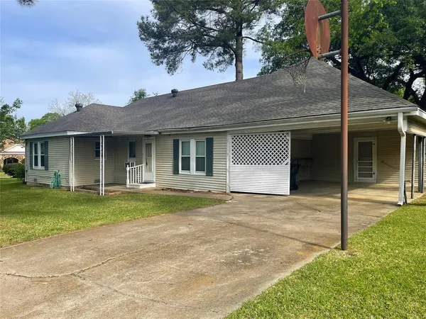 $162,860 | 421 South 8th Avenue, Teague, TX 75860