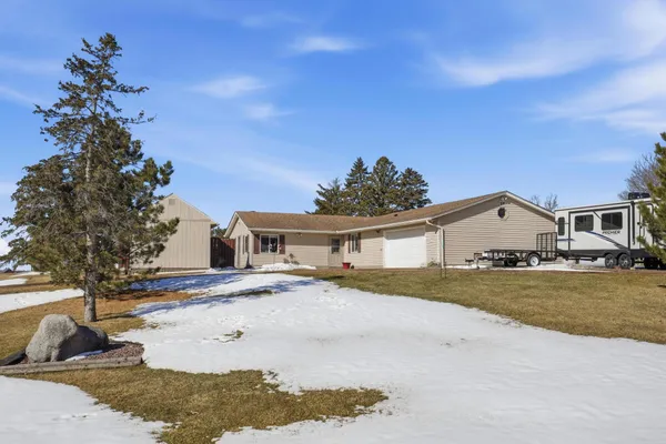 $399,900 | 38630 Woodview Lane, Le Center, MN 56057