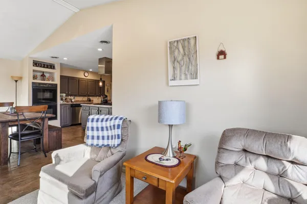 $399,900 | 38630 Woodview Lane, Le Center, MN 56057