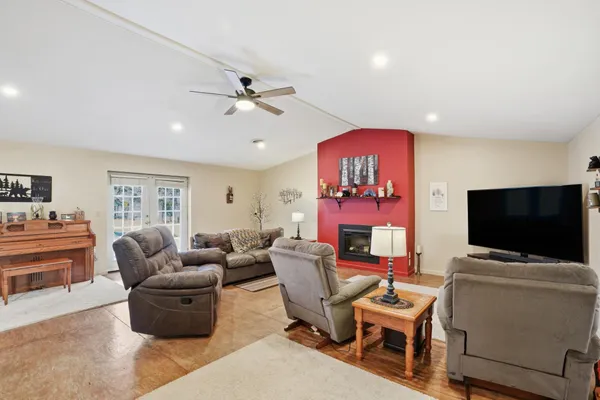 $399,900 | 38630 Woodview Lane, Le Center, MN 56057