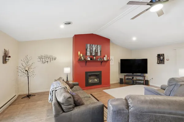 $399,900 | 38630 Woodview Lane, Le Center, MN 56057