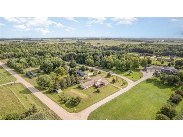 $399,900 | 38630 Woodview Lane, Le Center, MN 56057