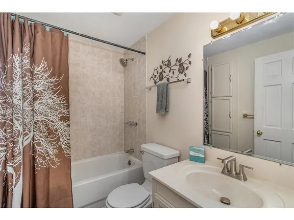 $399,900 | 38630 Woodview Lane, Le Center, MN 56057