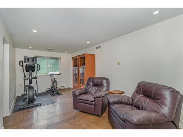 $399,900 | 38630 Woodview Lane, Le Center, MN 56057