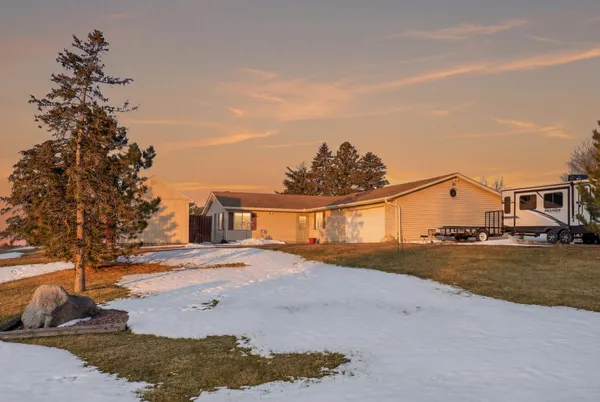 $399,900 | 38630 Woodview Lane, Le Center, MN 56057