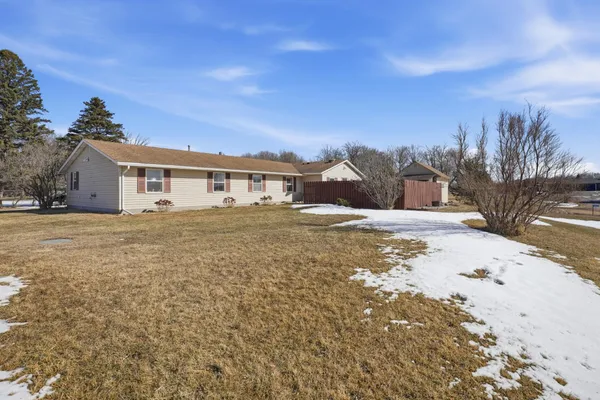 $399,900 | 38630 Woodview Lane, Le Center, MN 56057