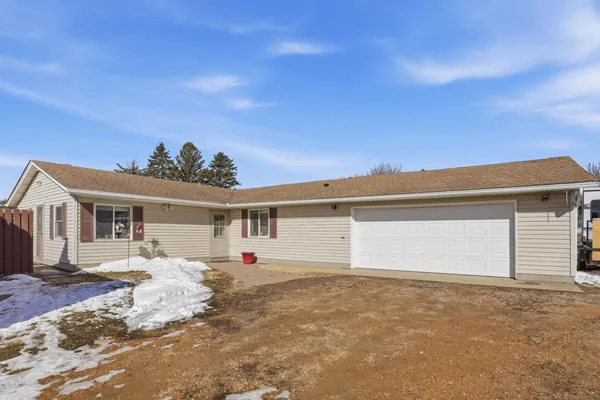 $399,900 | 38630 Woodview Lane, Le Center, MN 56057