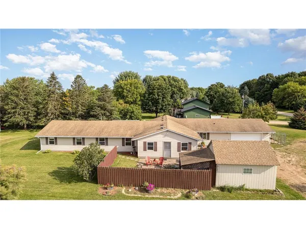 $399,900 | 38630 Woodview Lane, Le Center, MN 56057