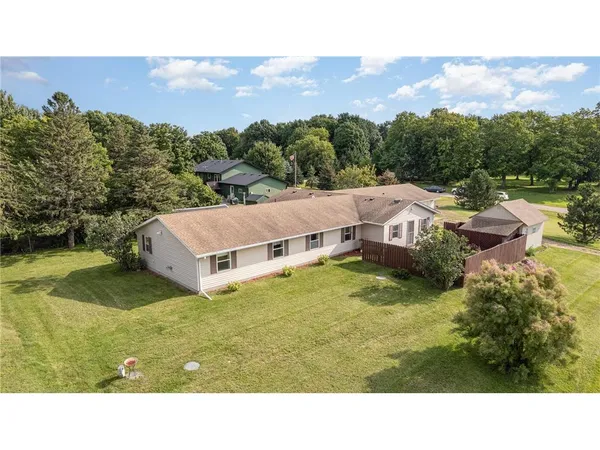 $399,900 | 38630 Woodview Lane, Le Center, MN 56057