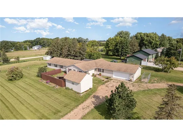 $399,900 | 38630 Woodview Lane, Le Center, MN 56057