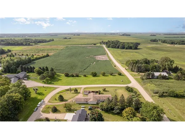 $399,900 | 38630 Woodview Lane, Le Center, MN 56057