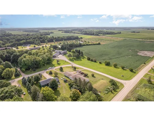 $399,900 | 38630 Woodview Lane, Le Center, MN 56057