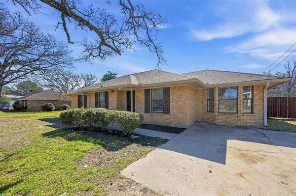$299,900 | 1816 Lake Highland West, Quinlan, TX 75474