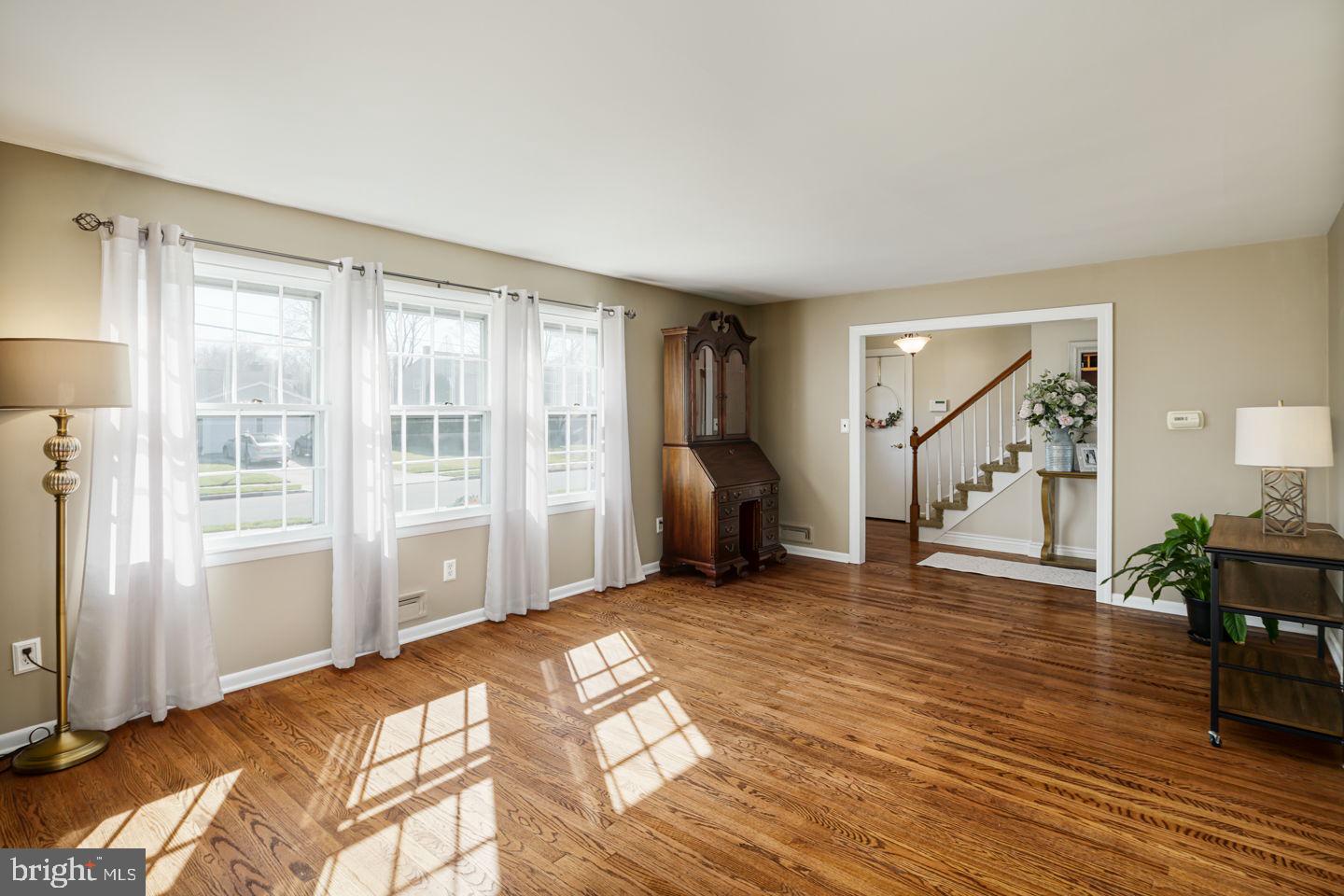 18 Hamilton Road Marlton, NJ 08053 - Photo 4 of 34 Living room, bright and sunny home