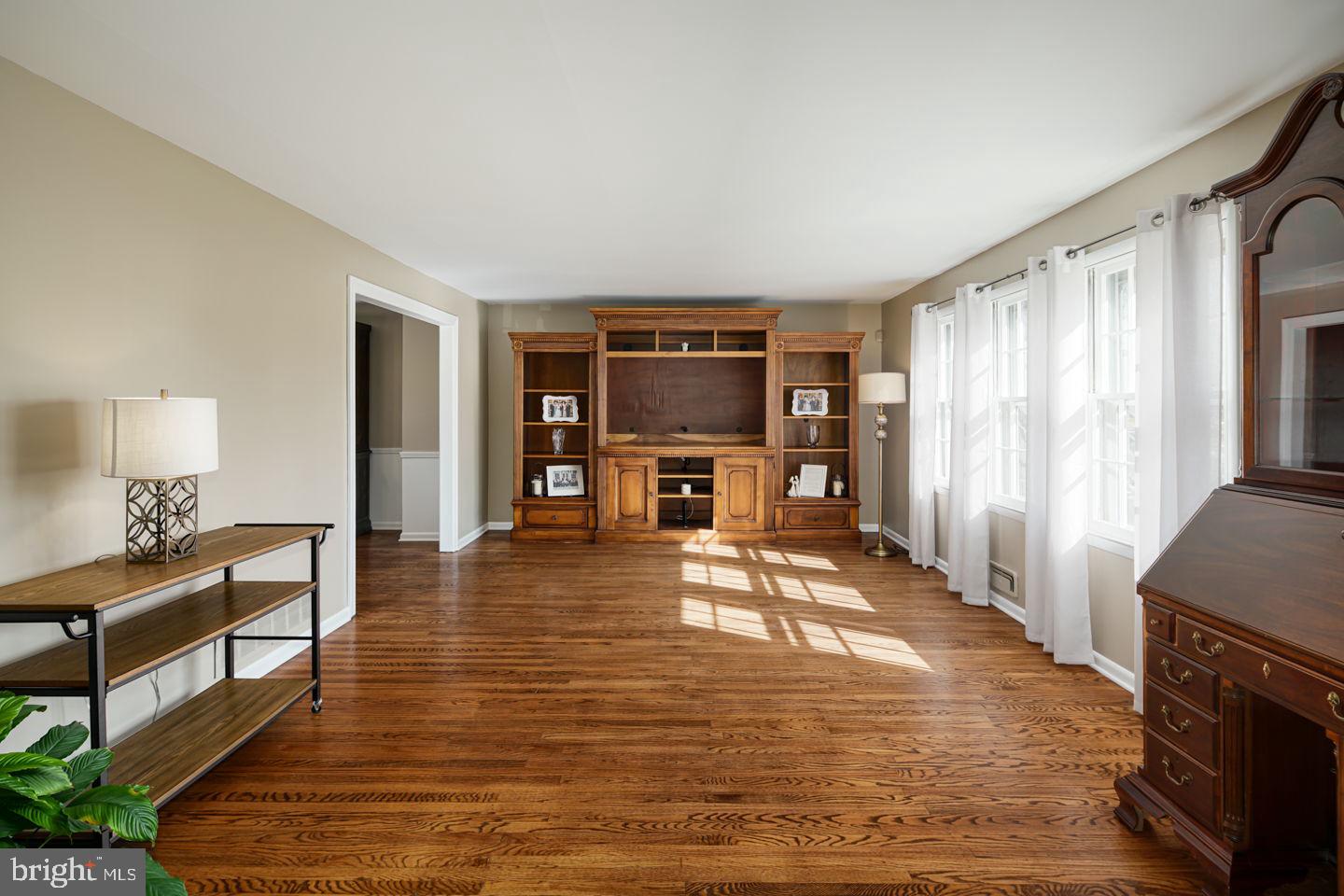 18 Hamilton Road Marlton, NJ 08053 - Photo 5 of 34 Living room - built in was custom made & will stay