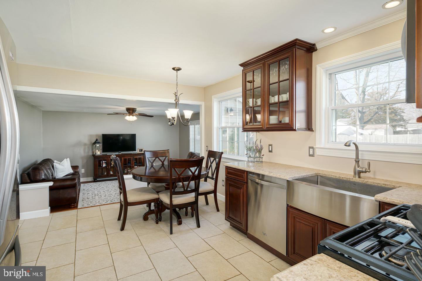 18 Hamilton Road Marlton, NJ 08053 - Photo 10 of 34 NEW eat-in kitchen with stainless appliances