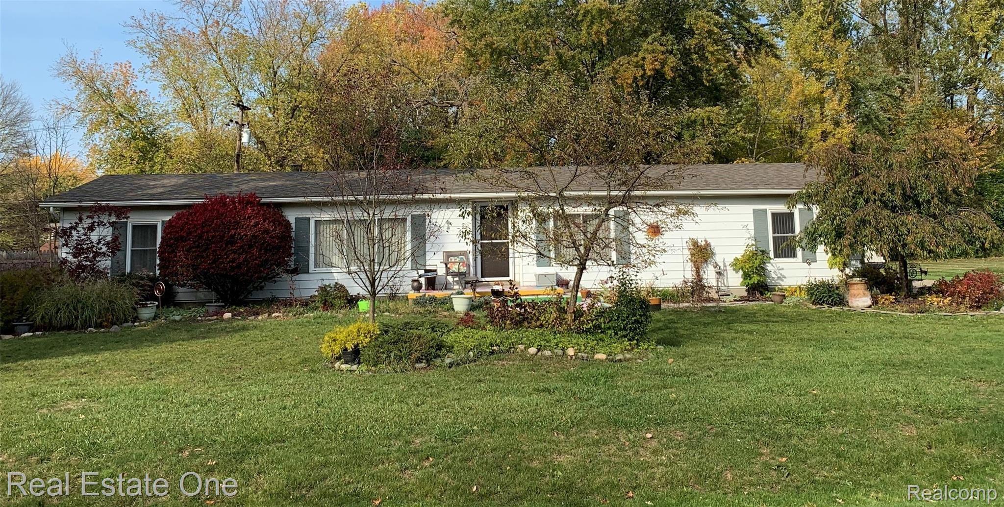 1916 Gilsam Avenue Rochester, MI 48309 - Photo 1 of 17 Front view.jpg