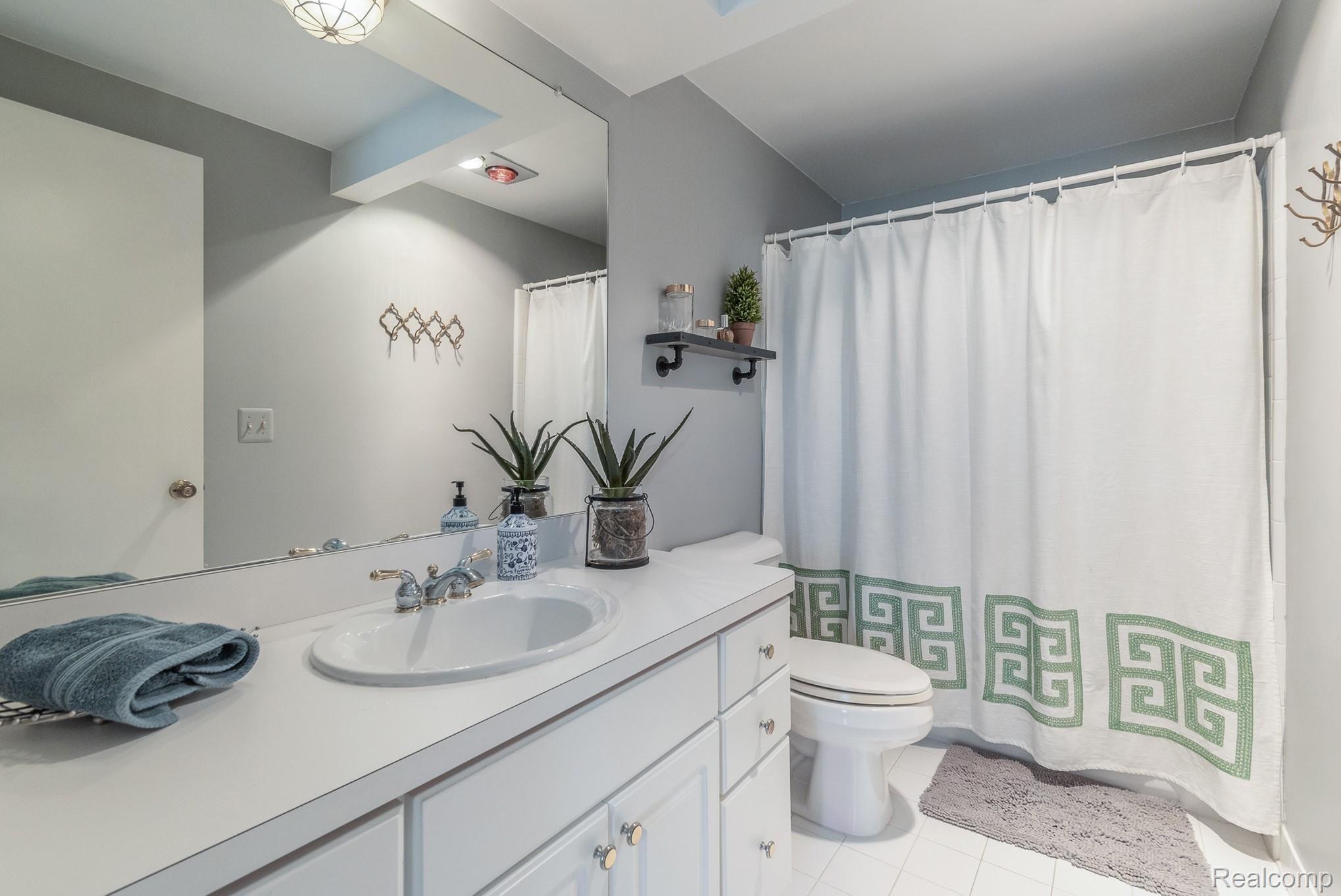 1366 Potomac Drive Rochester, MI 48306 - Photo 31 of 42 DSC_0193.jpg