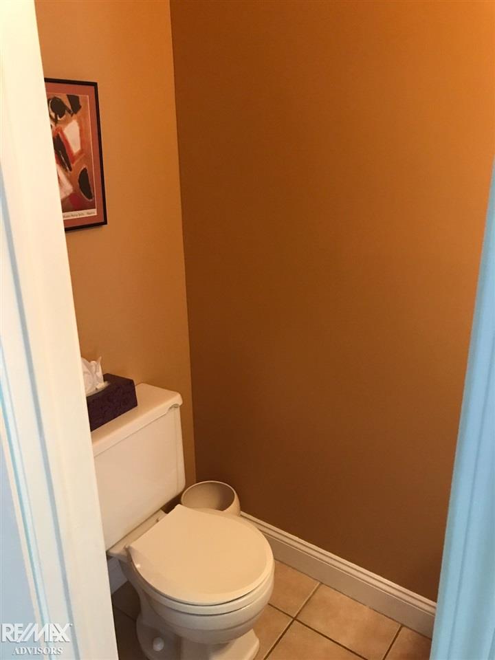 935 Hadley Road Rochester, MI 48307 - Photo 13 of 17 31333779-12.JPG
