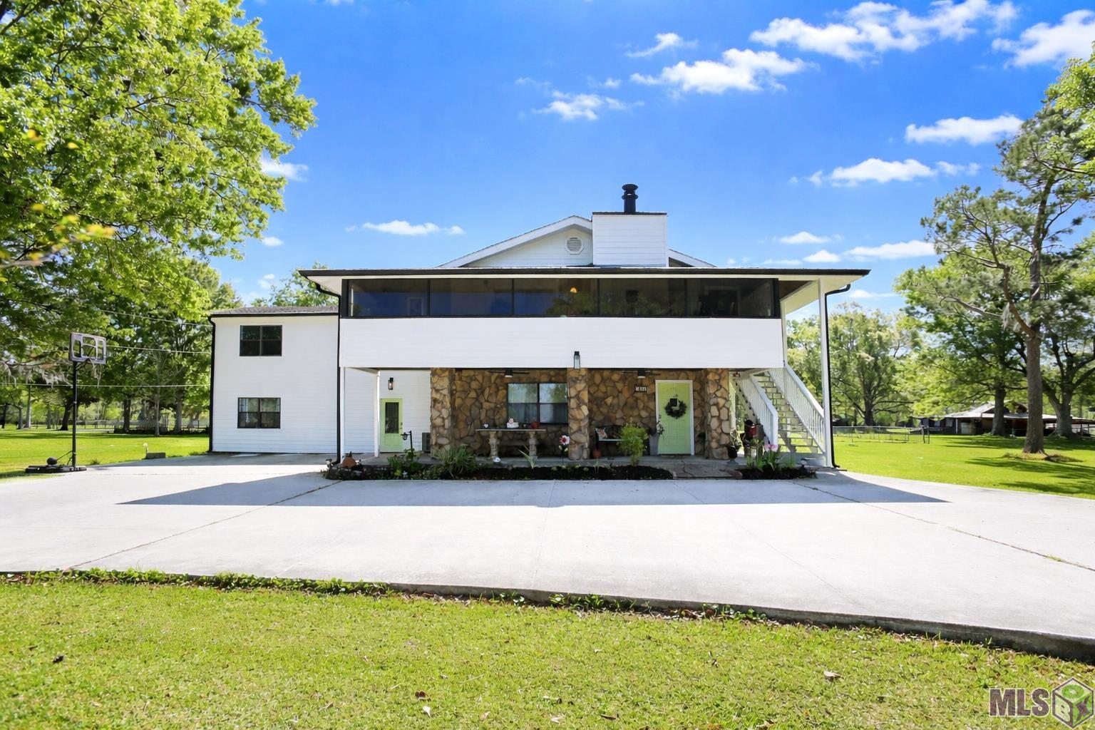 1031 Bayou Blue Bypass Road Thibodaux, LA 70301 - Photo 1 of 26