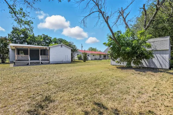a view of a house with a backyard
