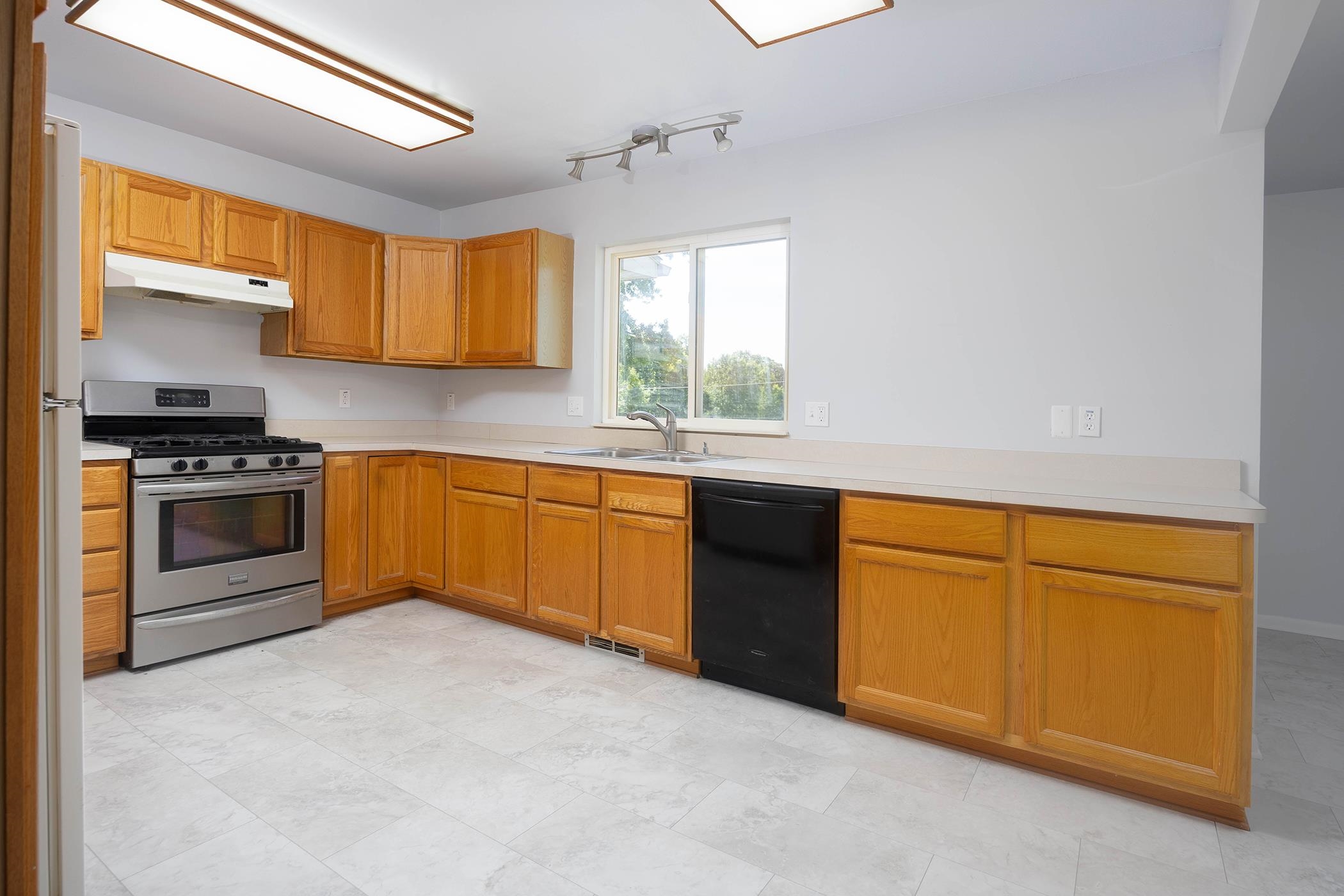 19211 31 Mile Road Ray, MI 48096 - Photo 14 of 41