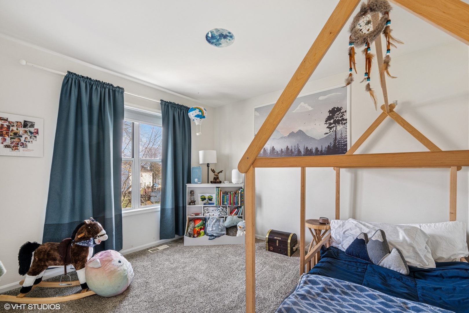 512 Braemar Lane Barrington, IL 60010 - Photo 13 of 24 a room with lots of furniture and a large window