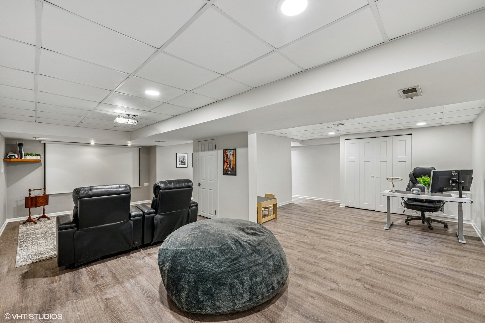 512 Braemar Lane Barrington, IL 60010 - Photo 17 of 24 a living room with furniture and a dining table with wooden floor