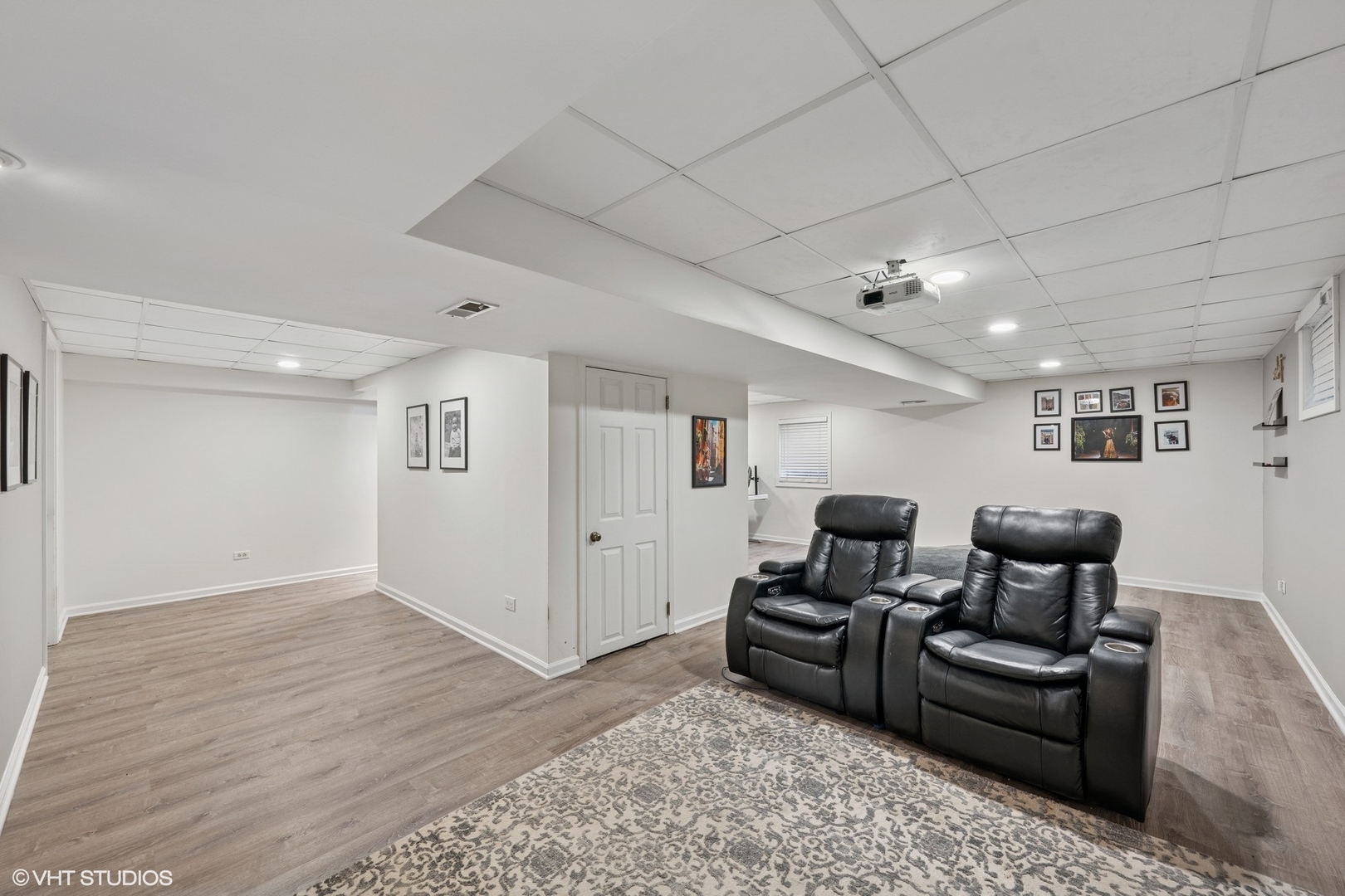 512 Braemar Lane Barrington, IL 60010 - Photo 18 of 24 a living room with furniture and a rug