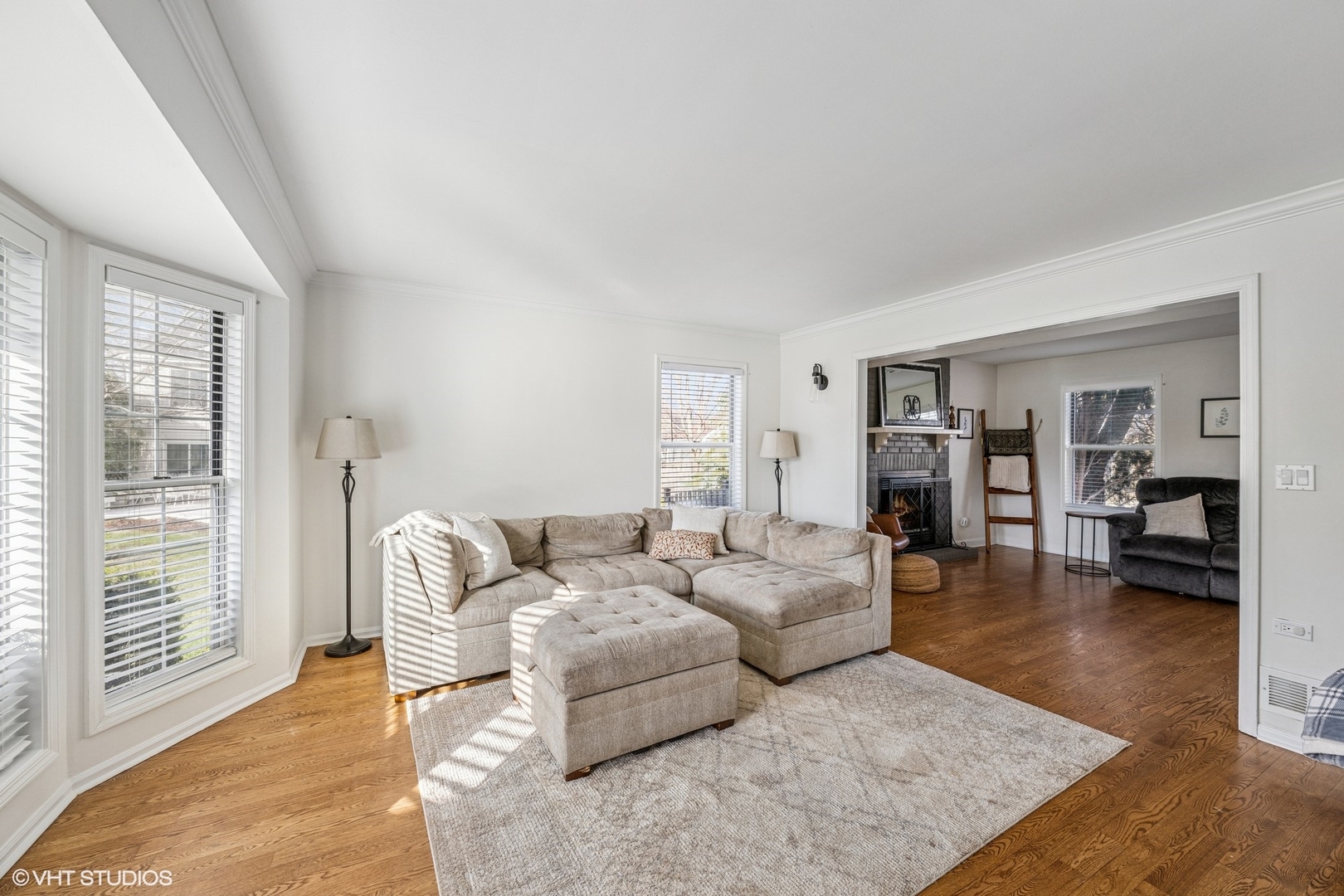 512 Braemar Lane Barrington, IL 60010 - Photo 2 of 24 a living room with furniture and a table