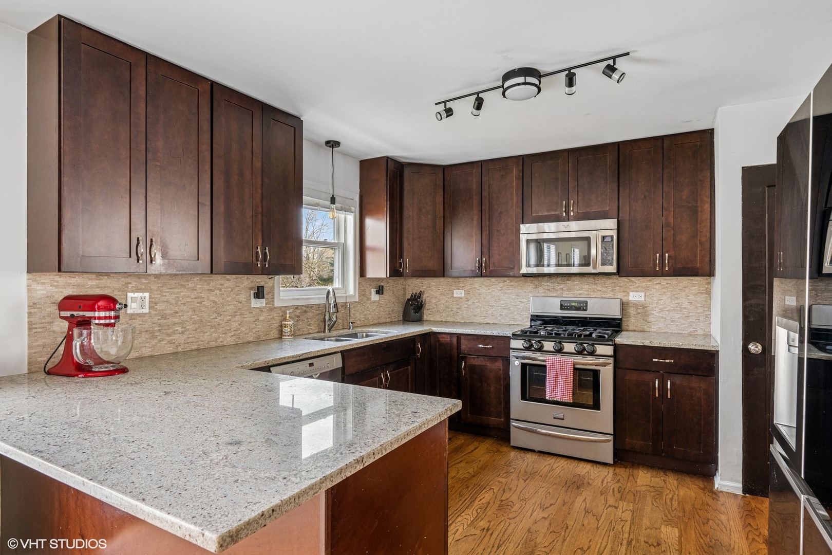 512 Braemar Lane Barrington, IL 60010 - Photo 4 of 24 a kitchen with stainless steel appliances granite countertop a sink stove and refrigerator