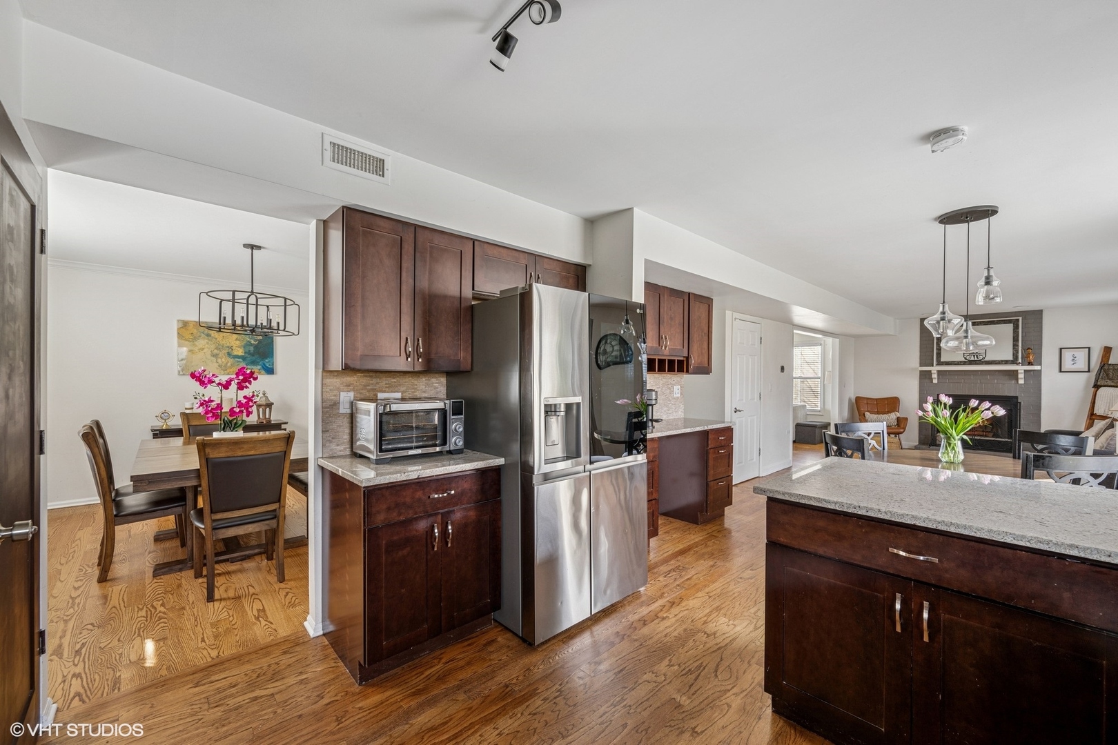 512 Braemar Lane Barrington, IL 60010 - Photo 5 of 24 a kitchen with granite countertop a refrigerator stove dining table and chairs