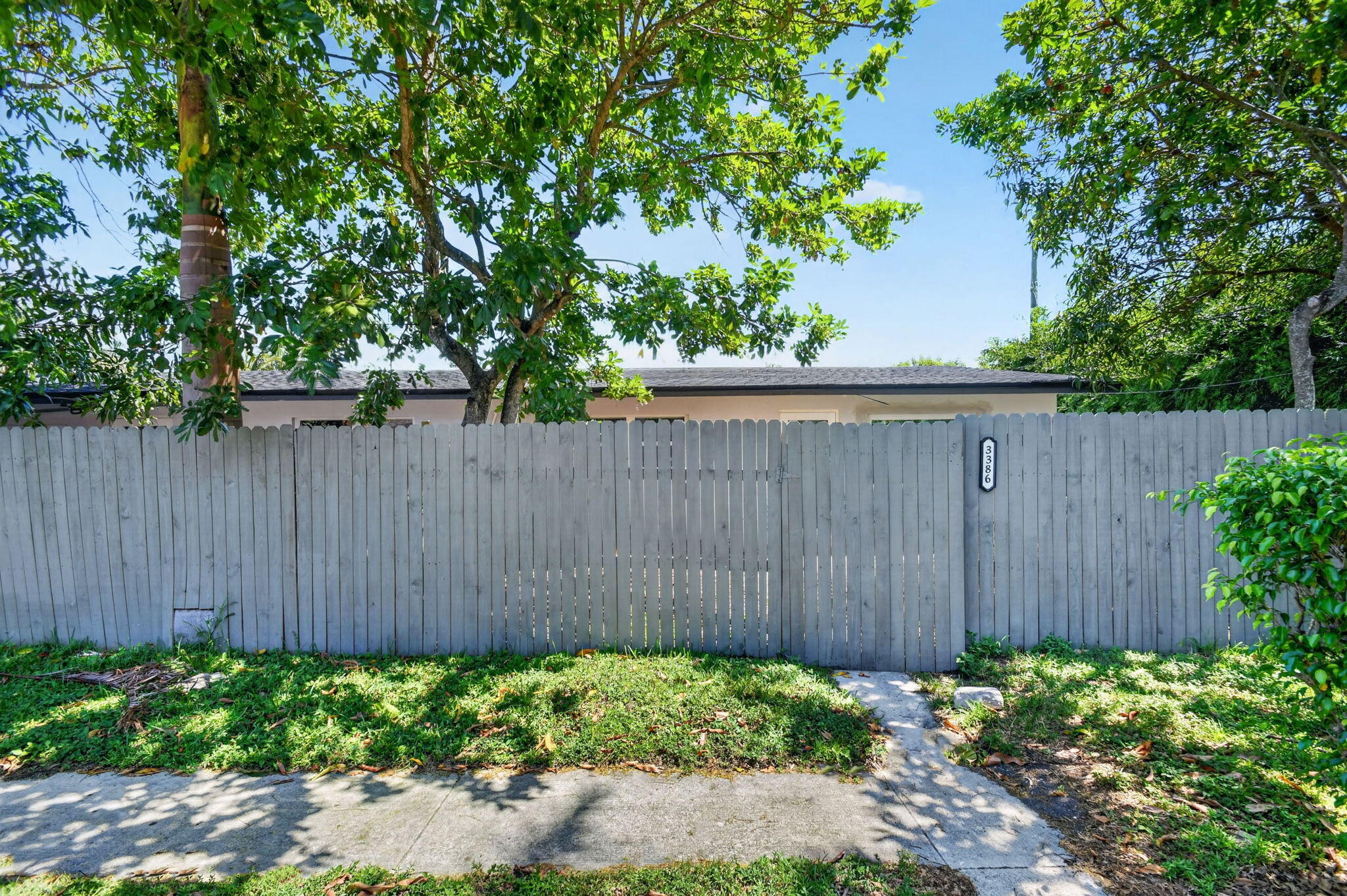3382 Rudolph Road Lake Worth, FL 33461 - Photo 4 of 43 4-web-or-mls-DSC_9156