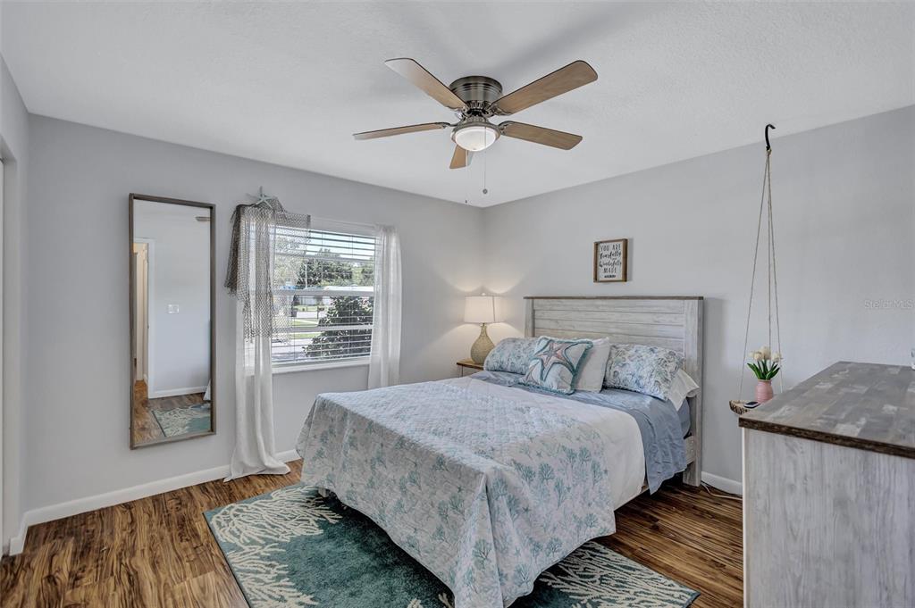 504 7th Street Southeast Largo, FL 33771 - Photo 13 of 29