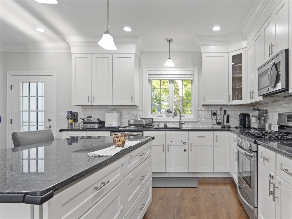 12 Cedar Street, Unit 2 Waltham, MA 02453 - Photo 4 of 27