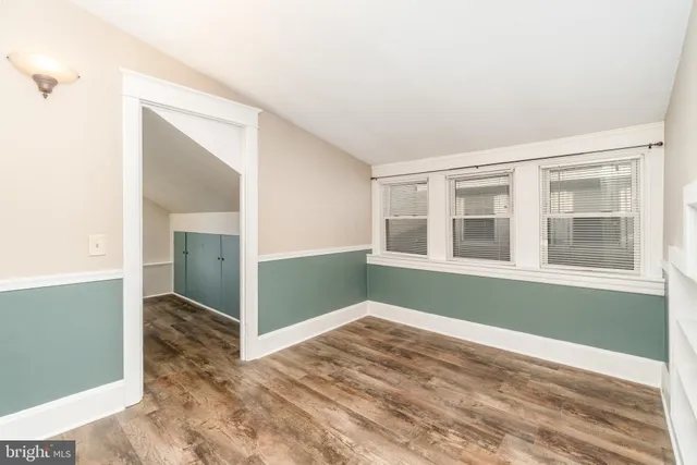 a view of empty room with window