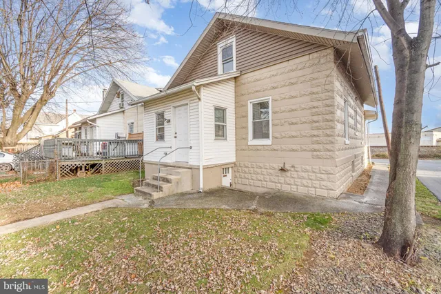 a view of a house with a yard and garage