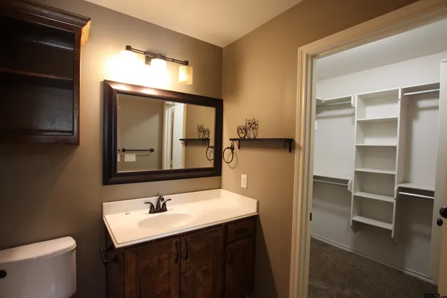 $1,895 | 203 Msn Crst Circle, Lindale, TX 75771