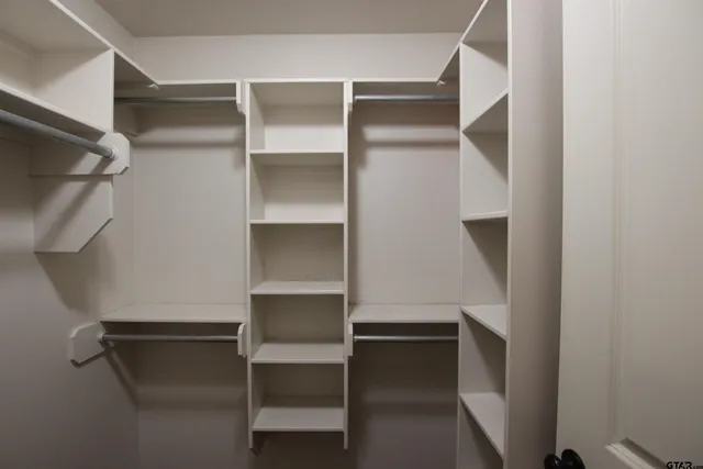 $1,895 | 203 Msn Crst Circle, Lindale, TX 75771