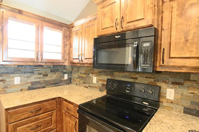 $1,895 | 203 Msn Crst Circle, Lindale, TX 75771