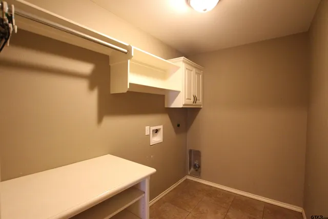 $1,895 | 203 Msn Crst Circle, Lindale, TX 75771