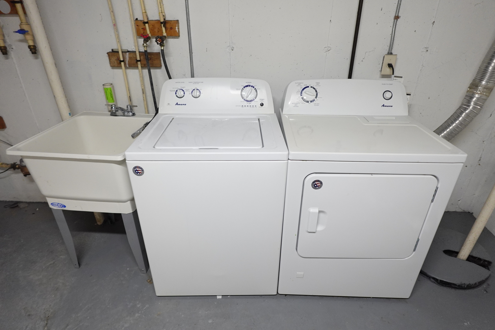 2140 Maxine Lane Rockford, IL 61102 - Photo 22 of 23 a utility room with dryer and washer