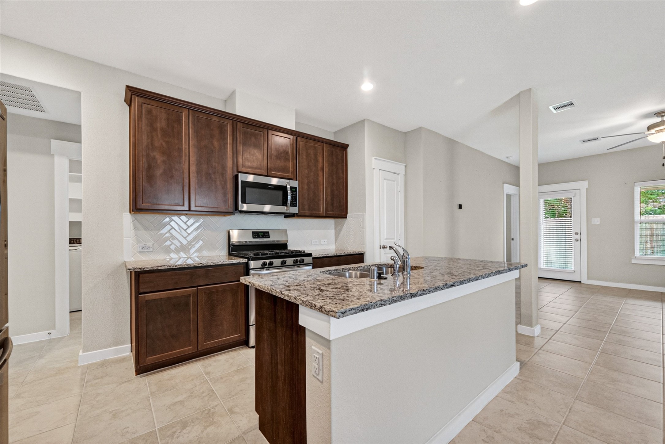 252 Laura Leigh Lane Angleton, TX 77515 - Photo 11 of 30