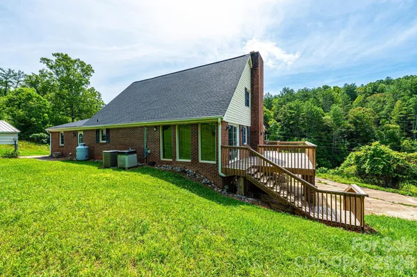 $689,500 | 5595 Cloverfield Place, Boomer, NC 28606