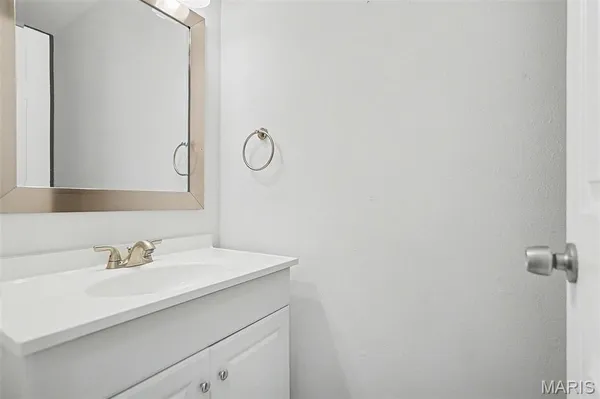 $225,000 | 202 King Drive, Unit B, St. Charles, MO 63303