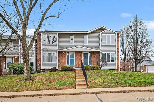 $225,000 | 202 King Drive, Unit B, St. Charles, MO 63303