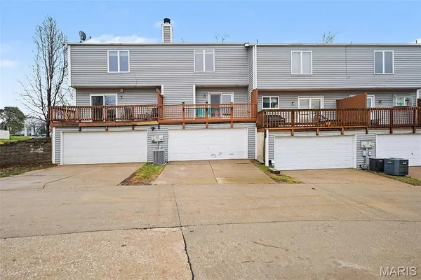 $225,000 | 202 King Drive, Unit B, St. Charles, MO 63303